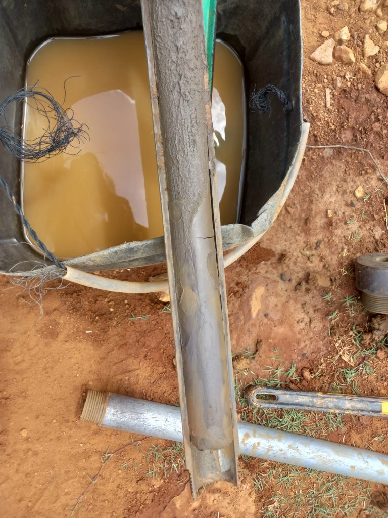 Sondagem SPT em Catanduvas — mar/2026: amostra de solo no amostrador